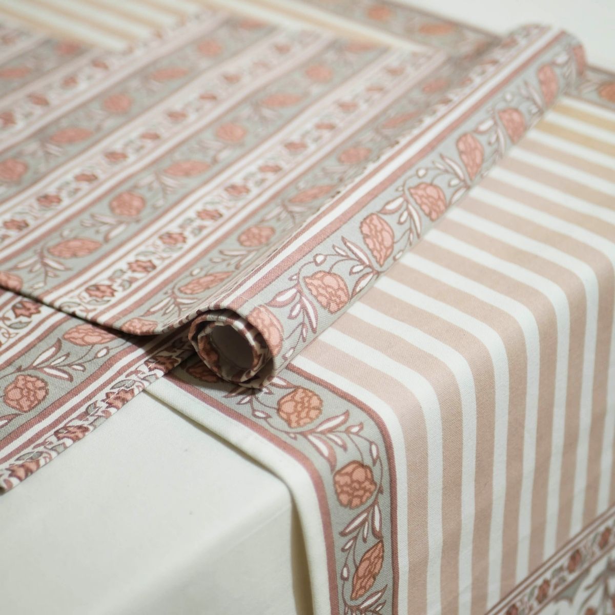 Cotton Dining Table runner and Table Mat in Dusty Pink and Off-white | Set of 4 and 6