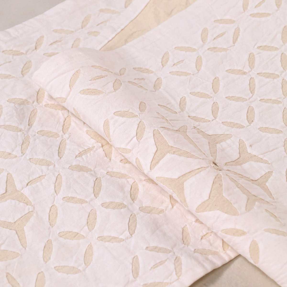 Dining Table Runner In Lily White Applique Cutwork Cotton With Mirrors | 6 Seater