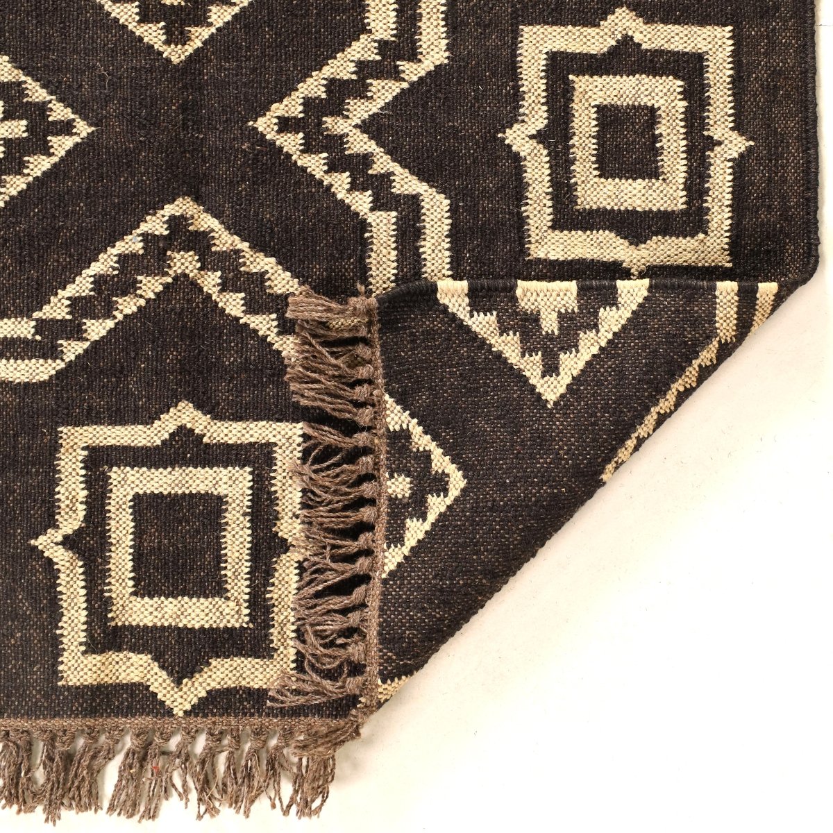 Monochrome Sustainable Rug In 3 x 5 ft Geometric pattern Handcrafted In India