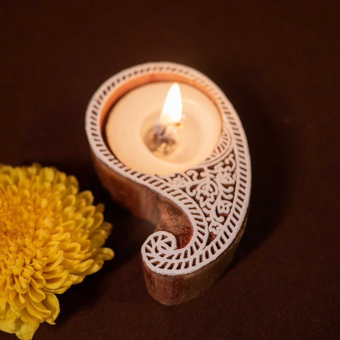 Hand-engraved mango wood diya set with tea lights in white and brown, set of 4, ideal for festive home décor and gifting.
