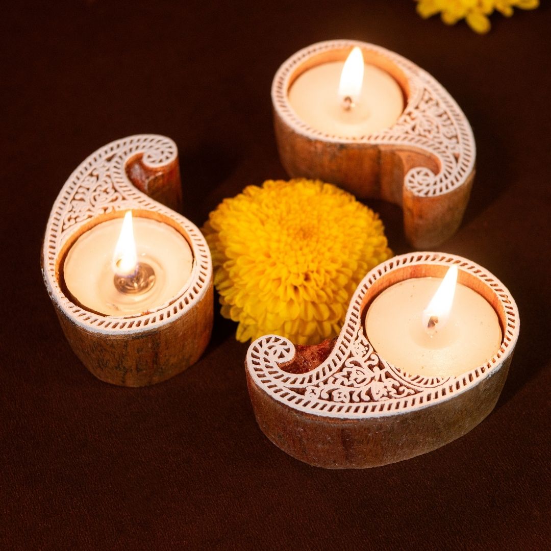 Hand-engraved mango wood diya set with tea lights in white and brown, set of 6, ideal for festive home décor and gifting.