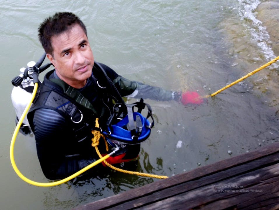 Scuba diver Sabir Bux before taking the dive