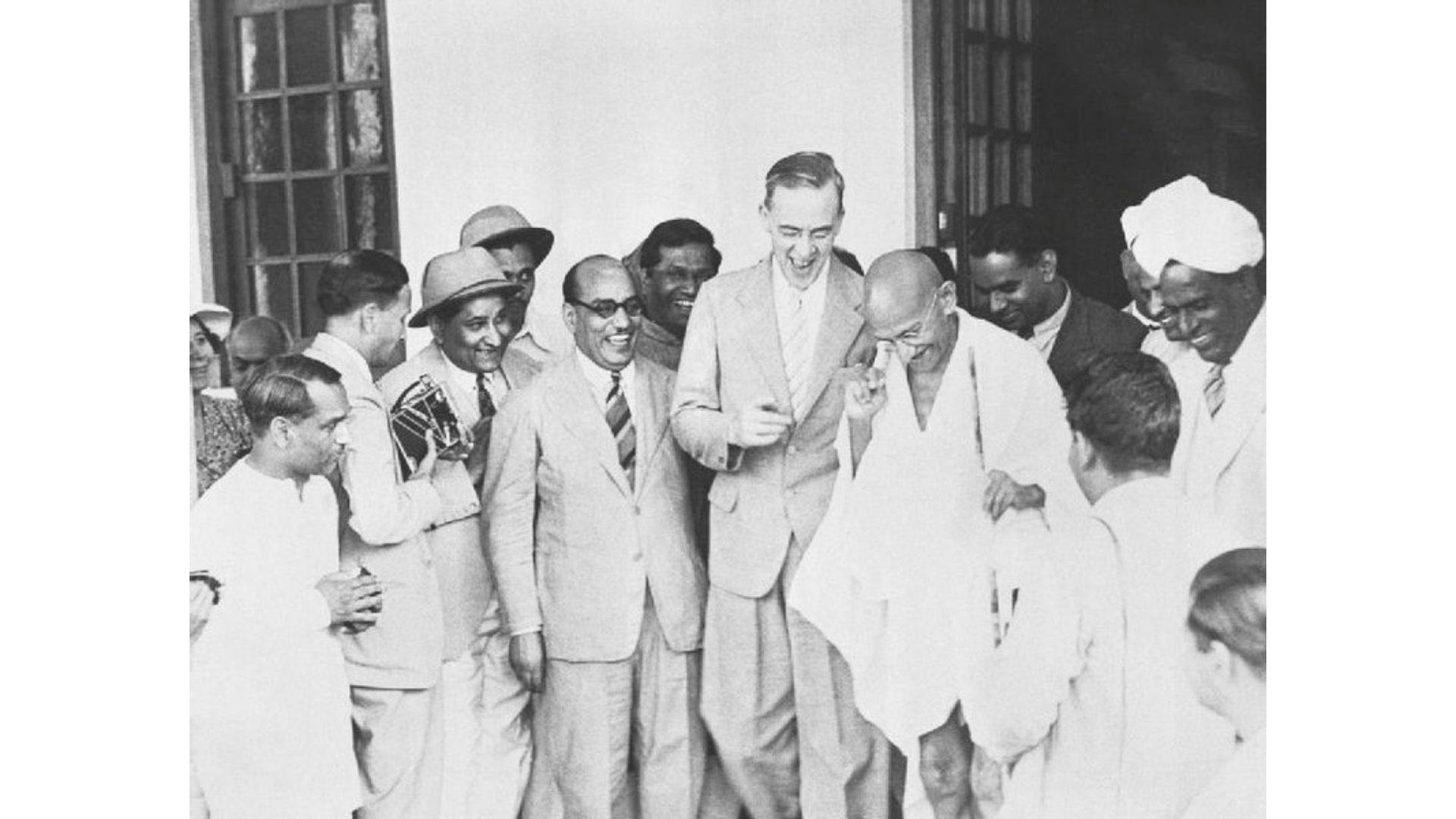 Sir Stafford Cripps with Mahatma Gandhi at Birla House, Delhi, in April 1942 | Wikimedia Commons