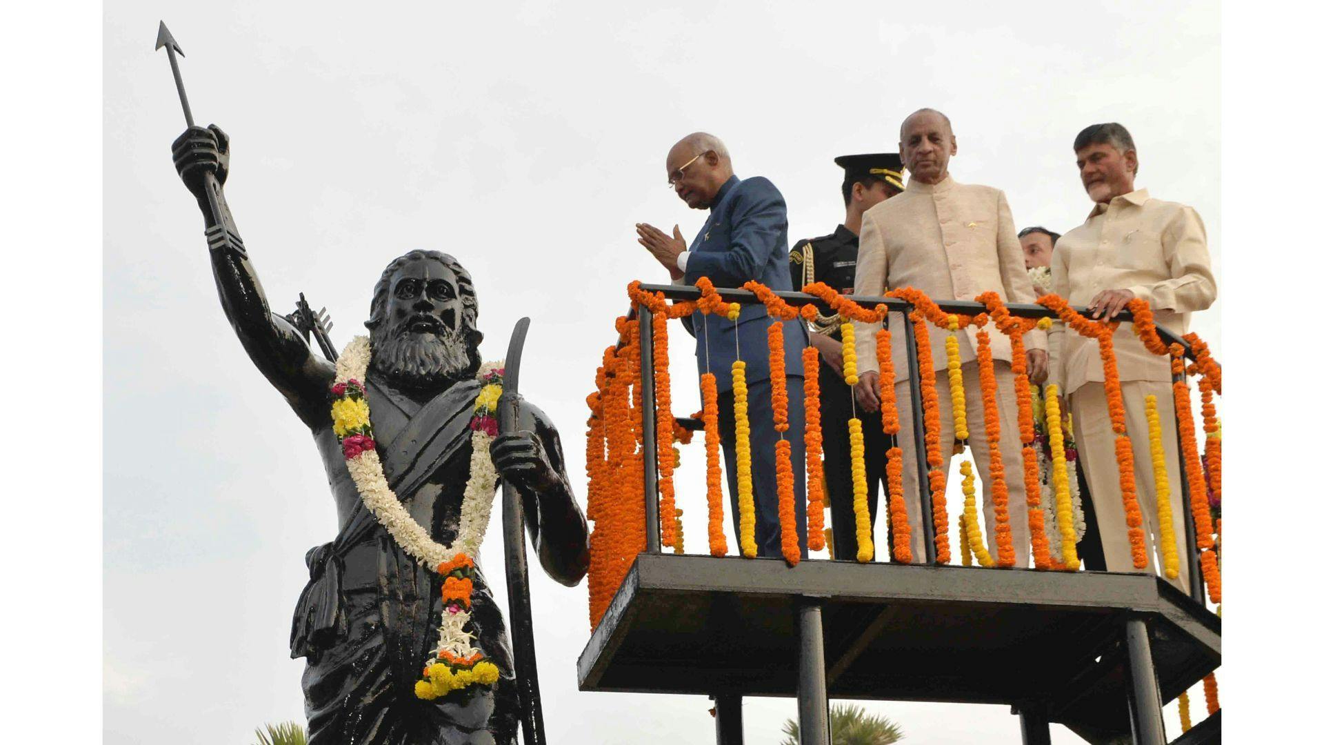 Former President Ramnath Kovind paying tribute to Raju's statue | Wikimedia Commons