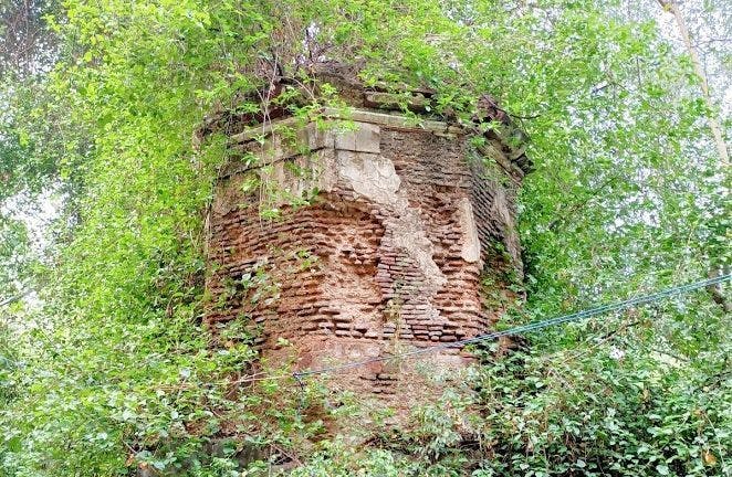 A ruined structure in the Bagh made with Lakhori bricks