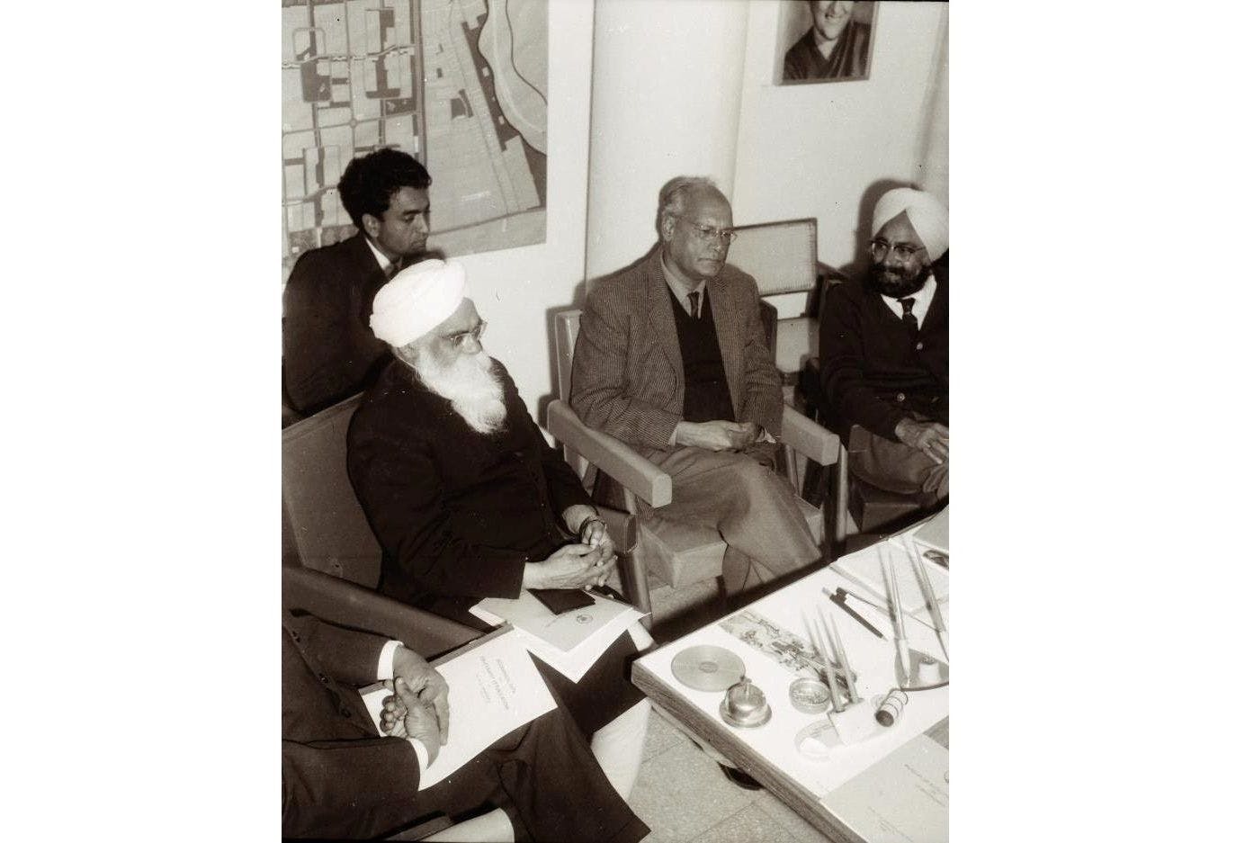 A rare photo of Shaiv Kumar Batalvi, Gurbaksh Singh, MS Randhawa and Khushwant Singh
