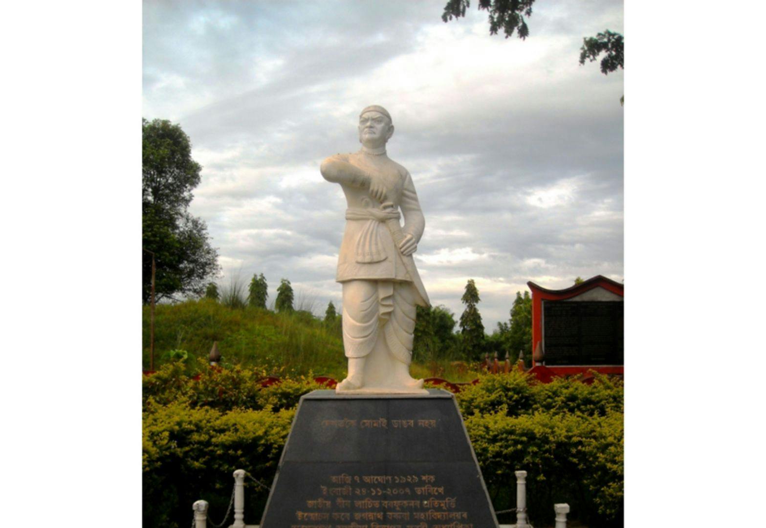 Lachit Borphukan's Statue at Jorhat, Assam | Wikimedia Commons