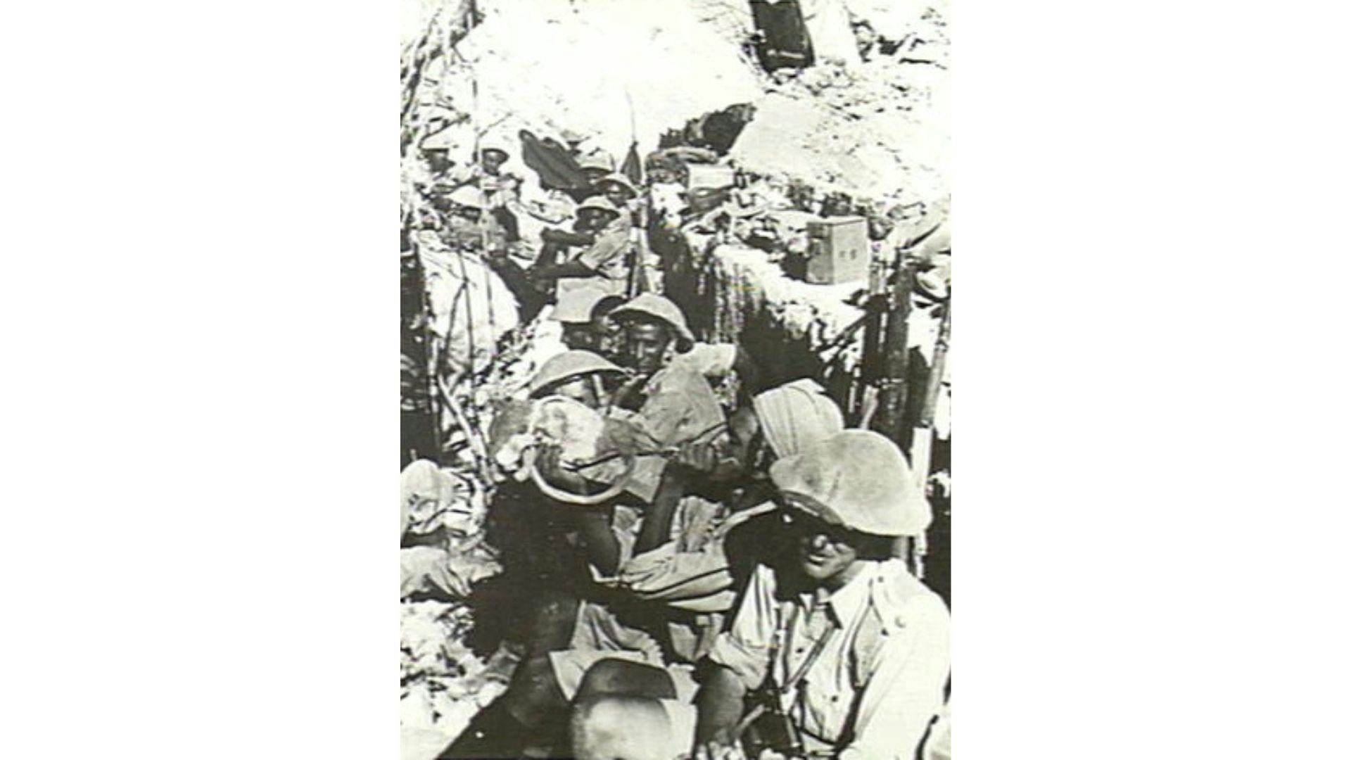 Indian troops overlooking Mt. Sanchil | Wikimedia Commons