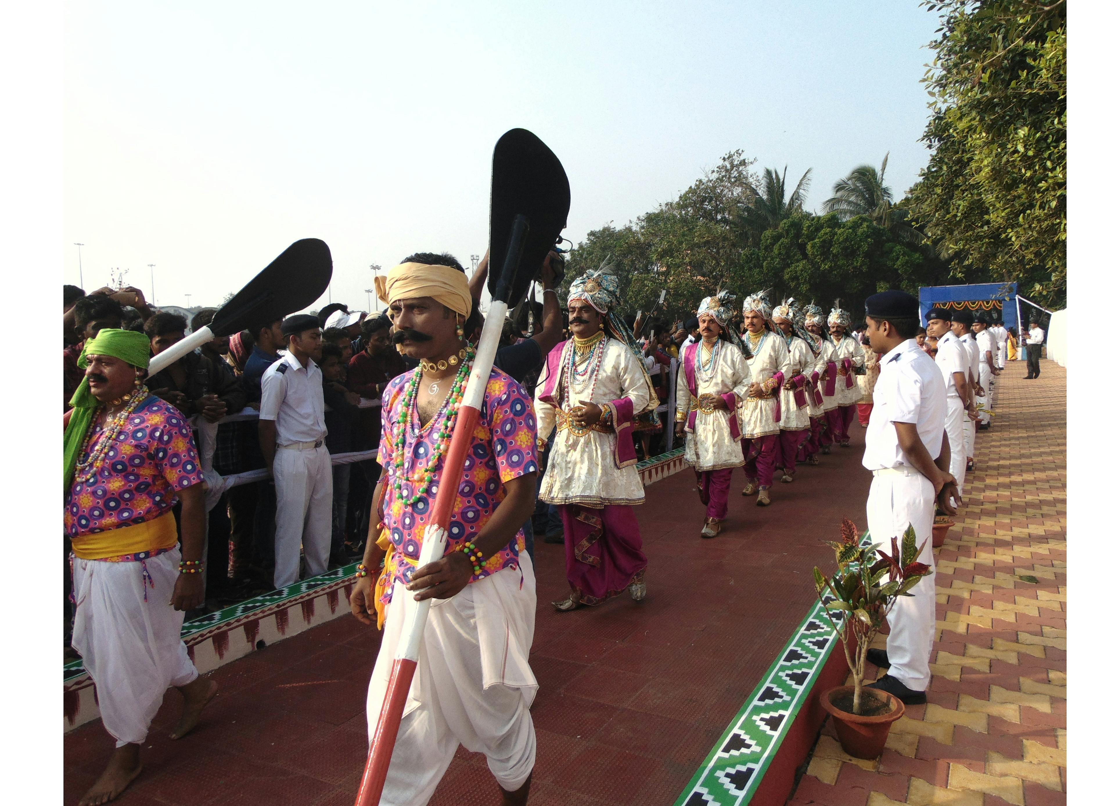 Merchants (sadhavas) on their way to boita bandana ritual at Paradeep Port