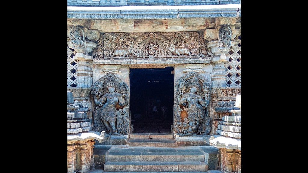 The profusely carved doorway leading to the main hall is flanked by Dwarapalas, the guardians of the temple. The arch has the image of Nataraj, the dancing form of Shiva.