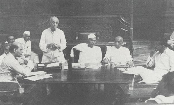Jawaharlal_Nehru_addressing_a_meeting_of_a_committee_of_the_Constituent_Assembly_New_Delhi,_1949