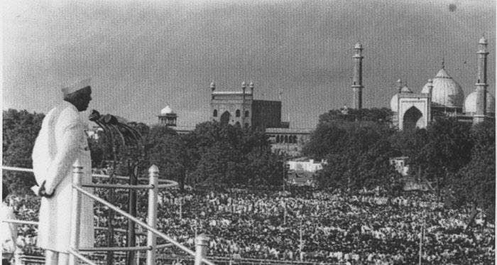 Pandit Jawaharlal Nehru addressing the nation from Red Fort, 1947
