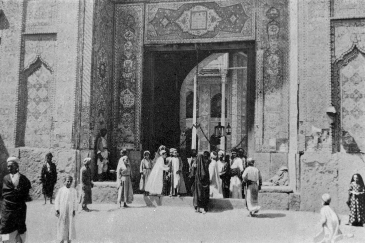 Photograph of the Jewish community in Baghdad
