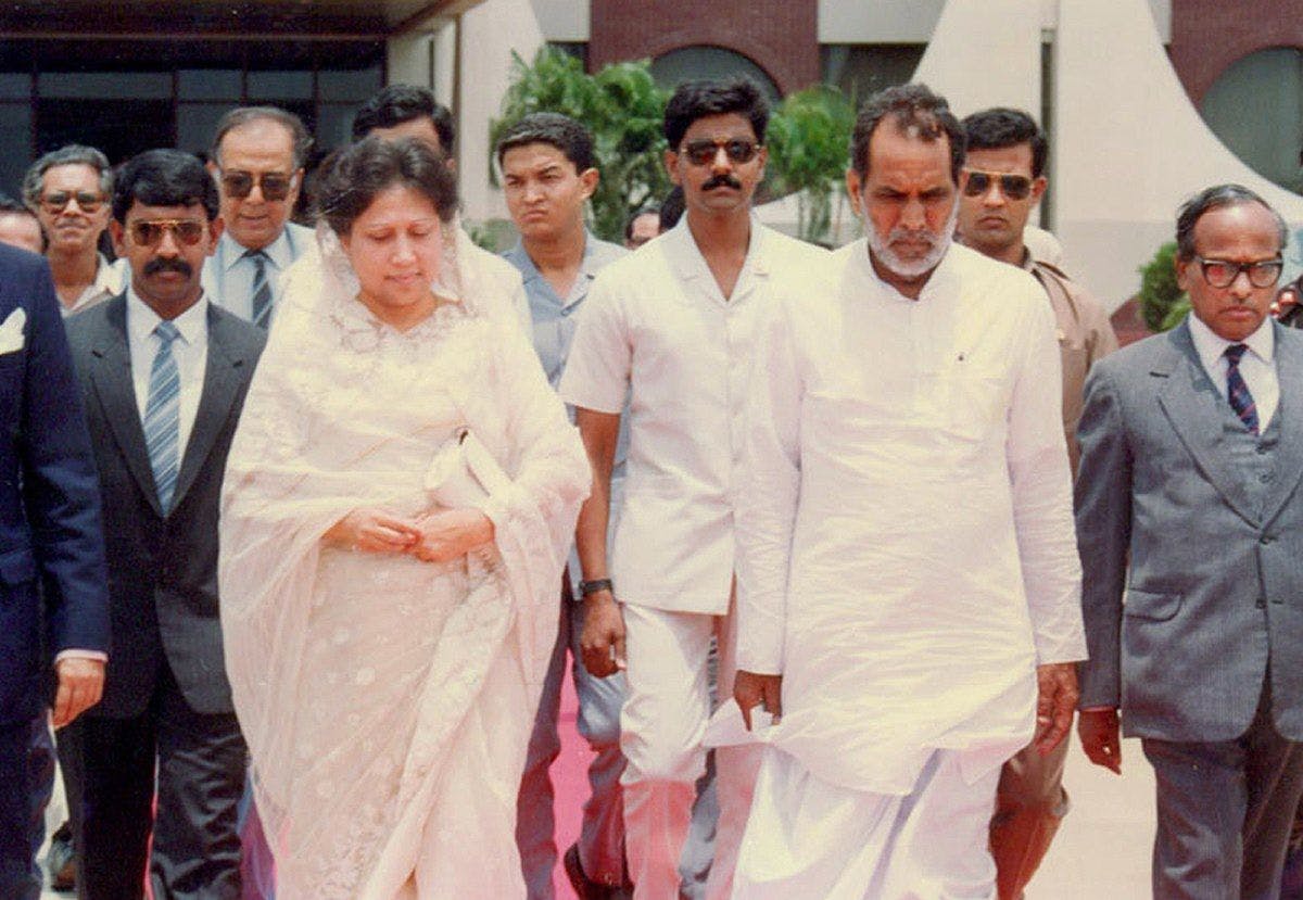 Prime Minister of Bangladesh, Begum Khaleda Zia, with Chandra Sekhar in May 1991  