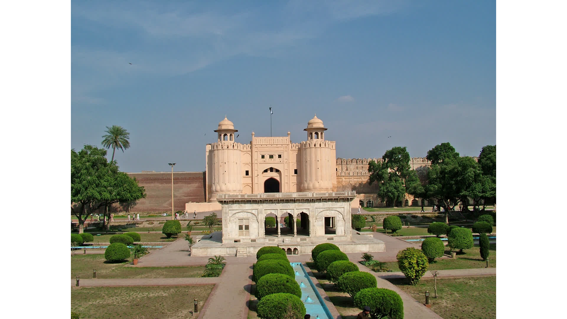 Hazuri Bagh Baradari with Lahore Fort in the background 