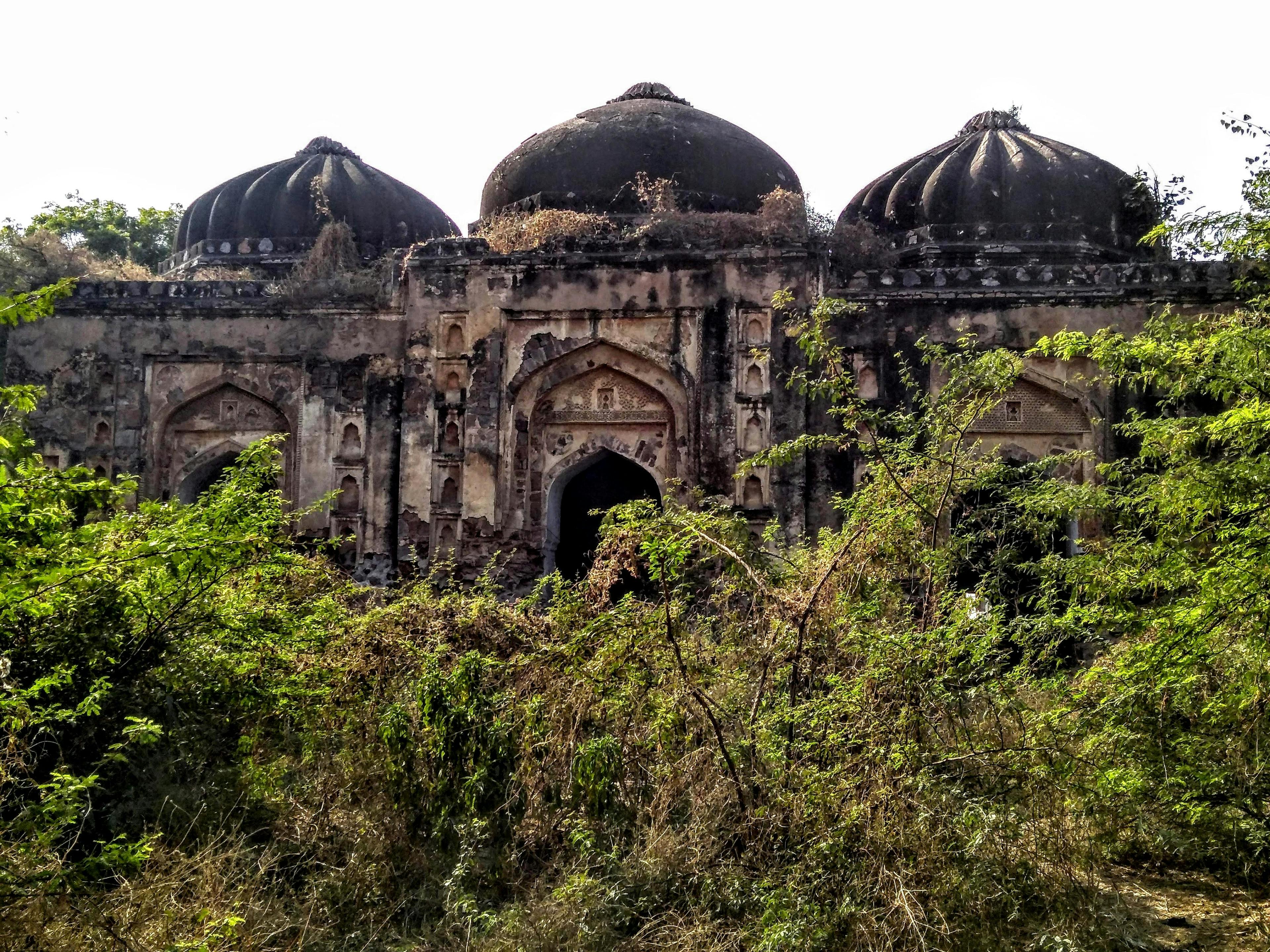 Bhonsdi Tomb