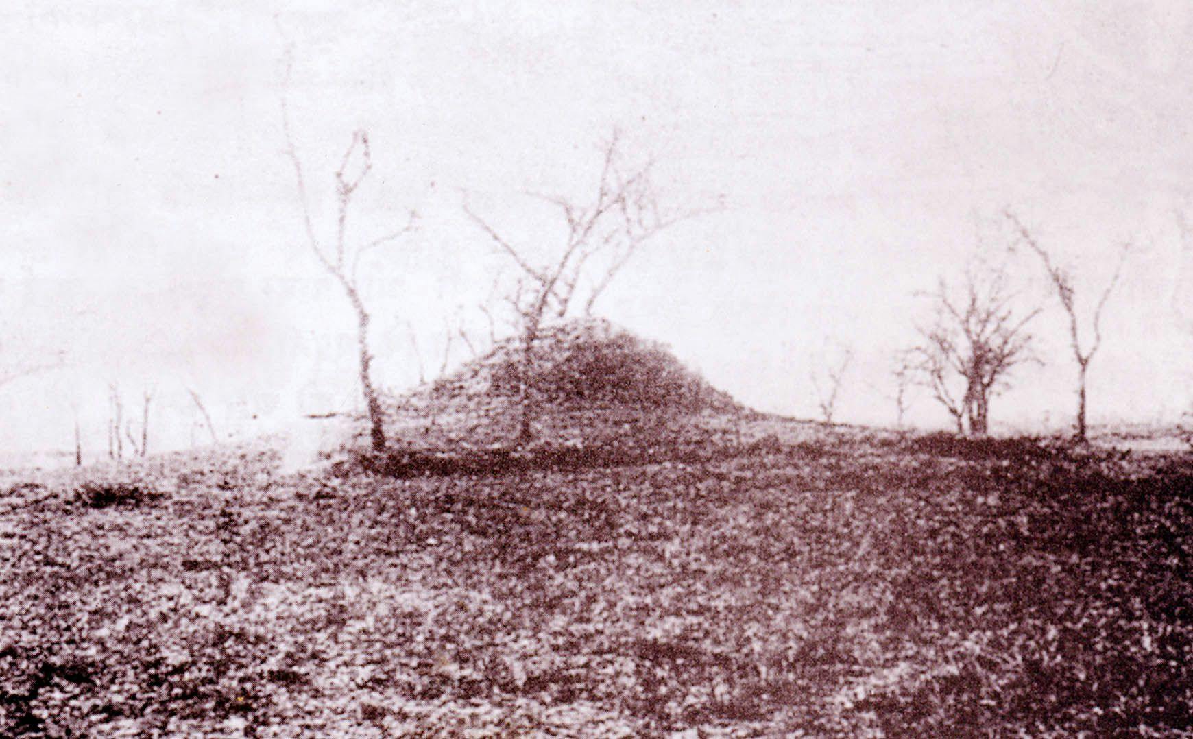 Tumulus above the hidden well