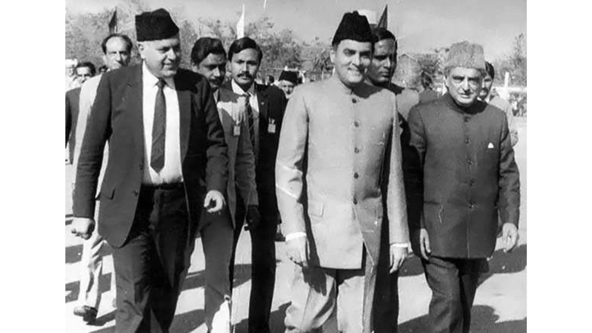 Farooq Abdullah with Rajiv Gandhi | The Dispatch