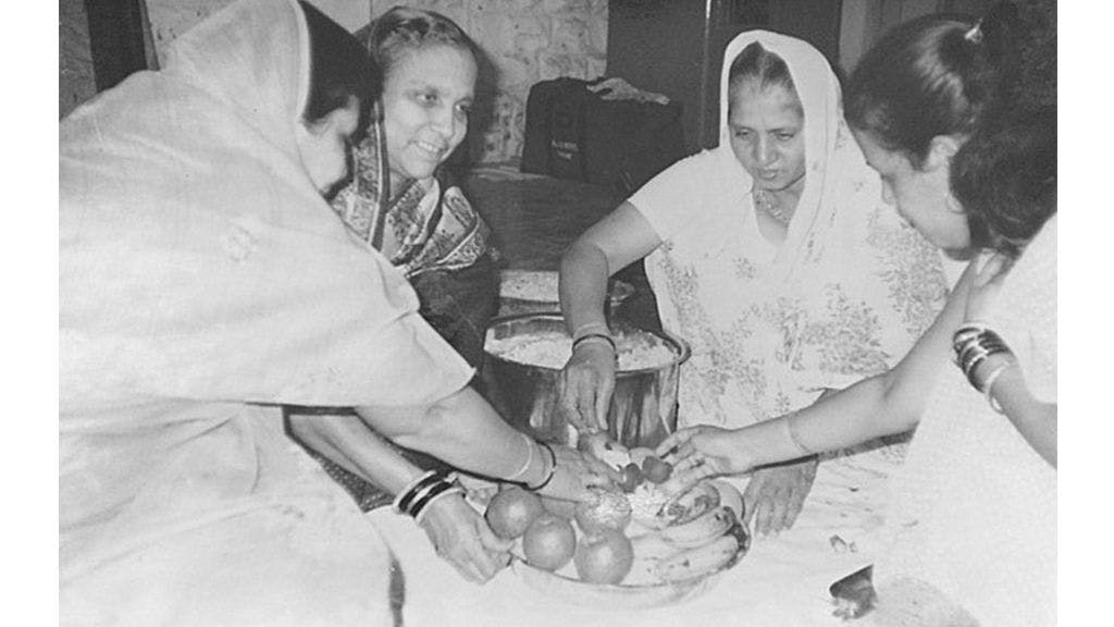 Women preparing malida