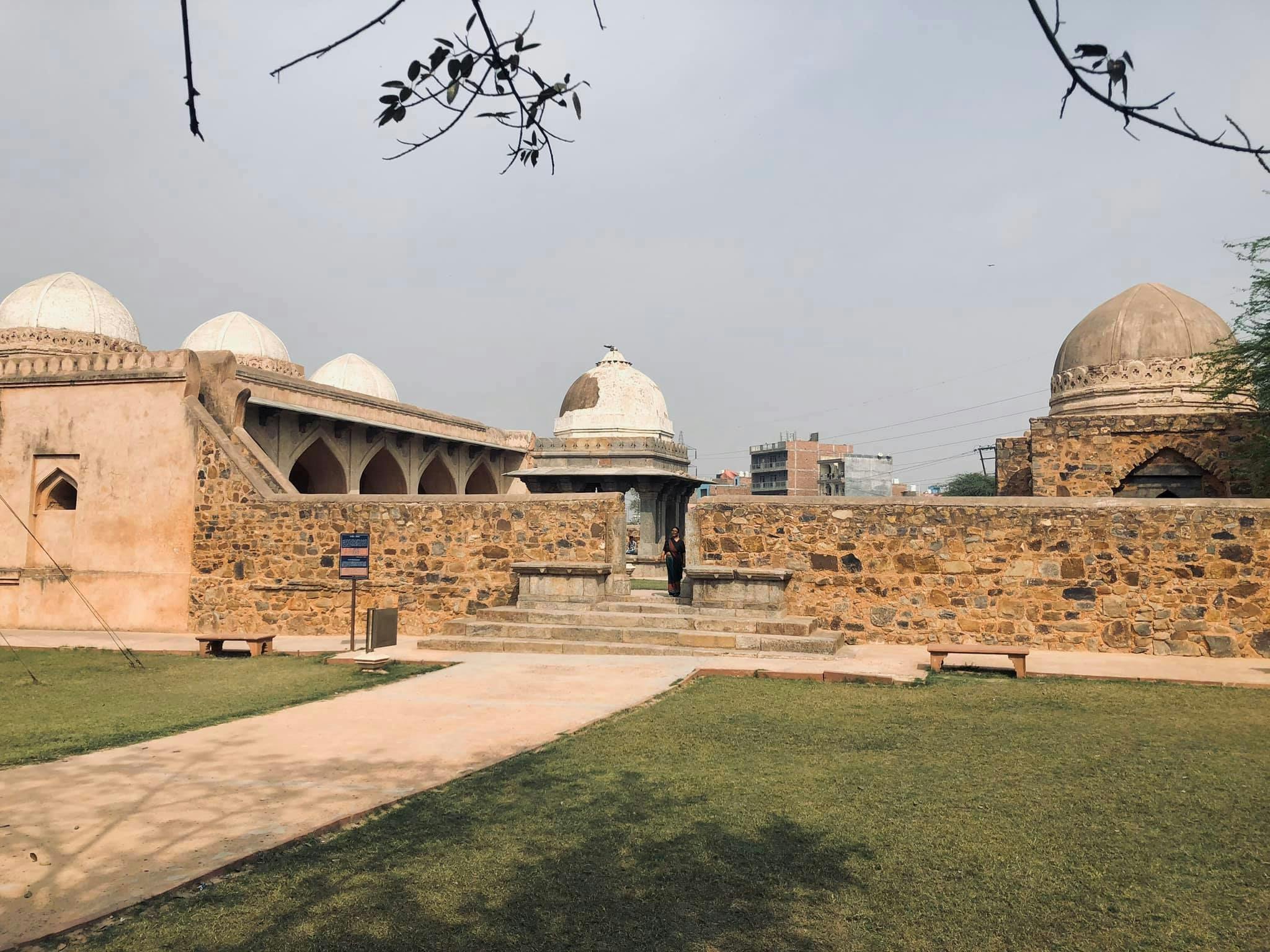 Shah Alam tomb complex