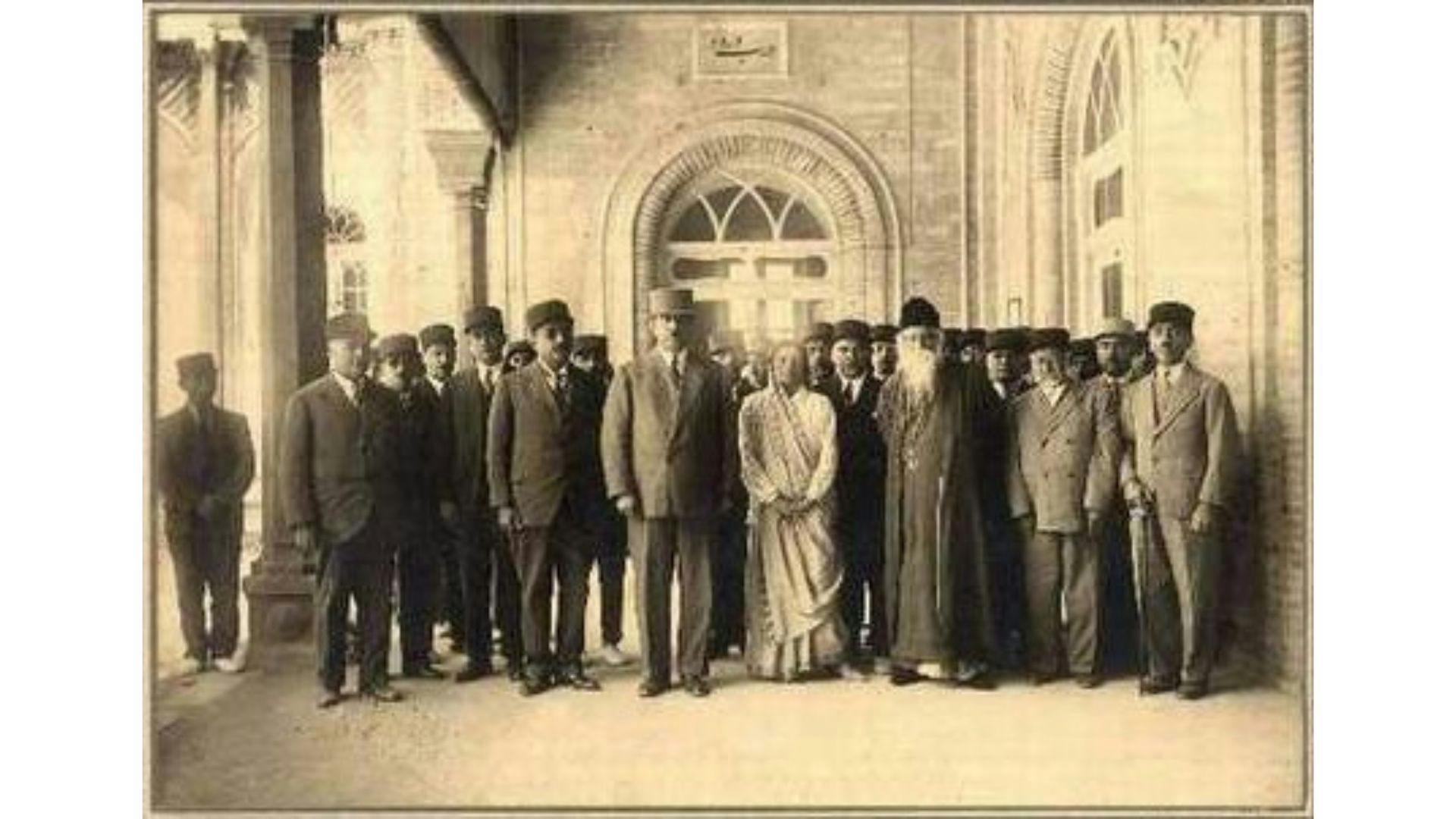 Rabindranath Tagore meets members of Iran's parliament (1932)