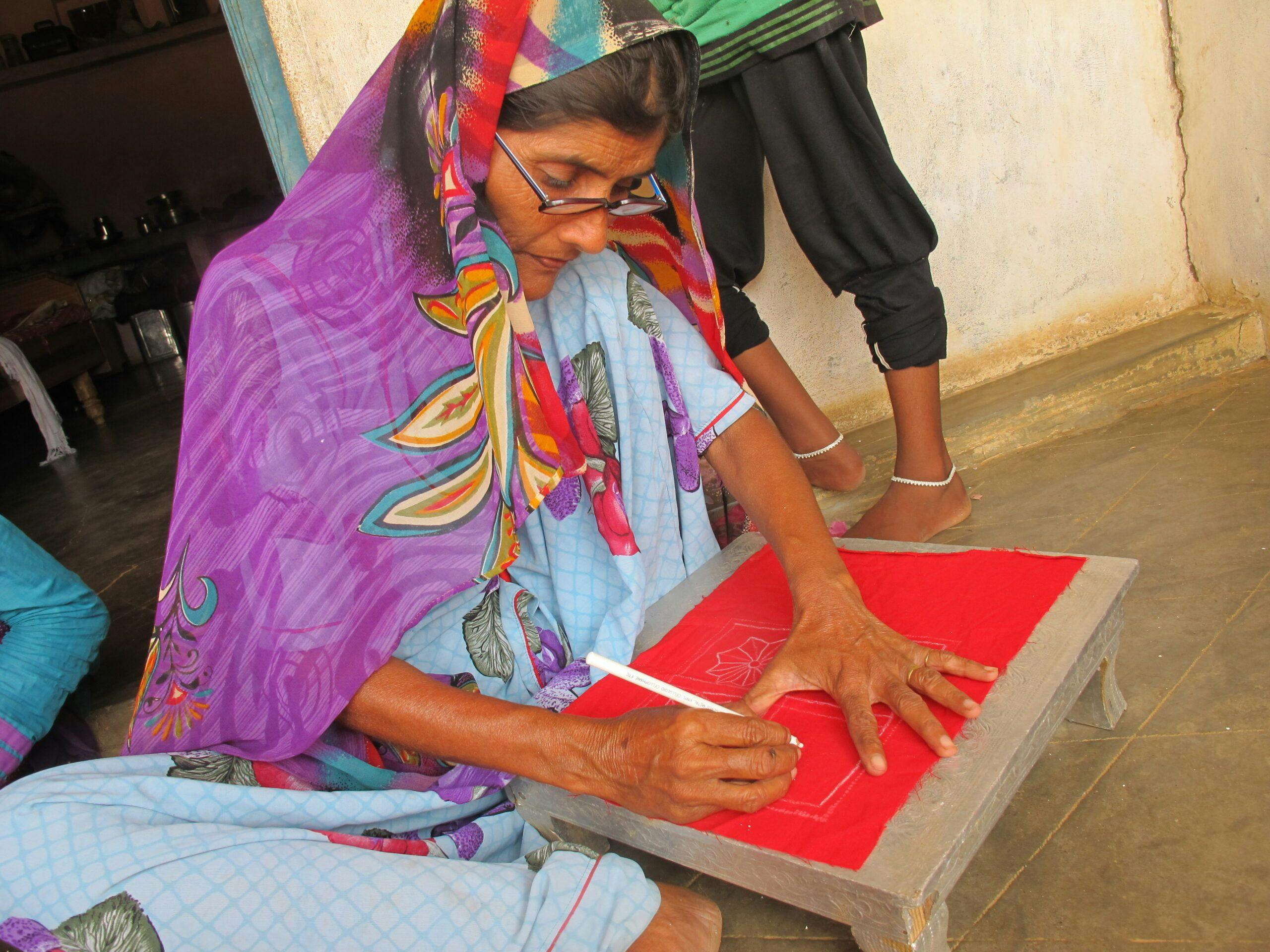 A craftswoman from Sodha Rajput Community
