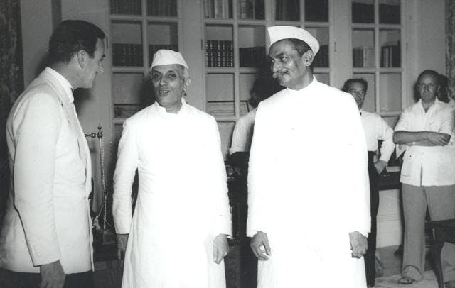 Dr._Rajendra_Prasad,_Jawaharlal_Nehru_and_Lord_Mountbatten_at_Midnight_Session_of_Parliament