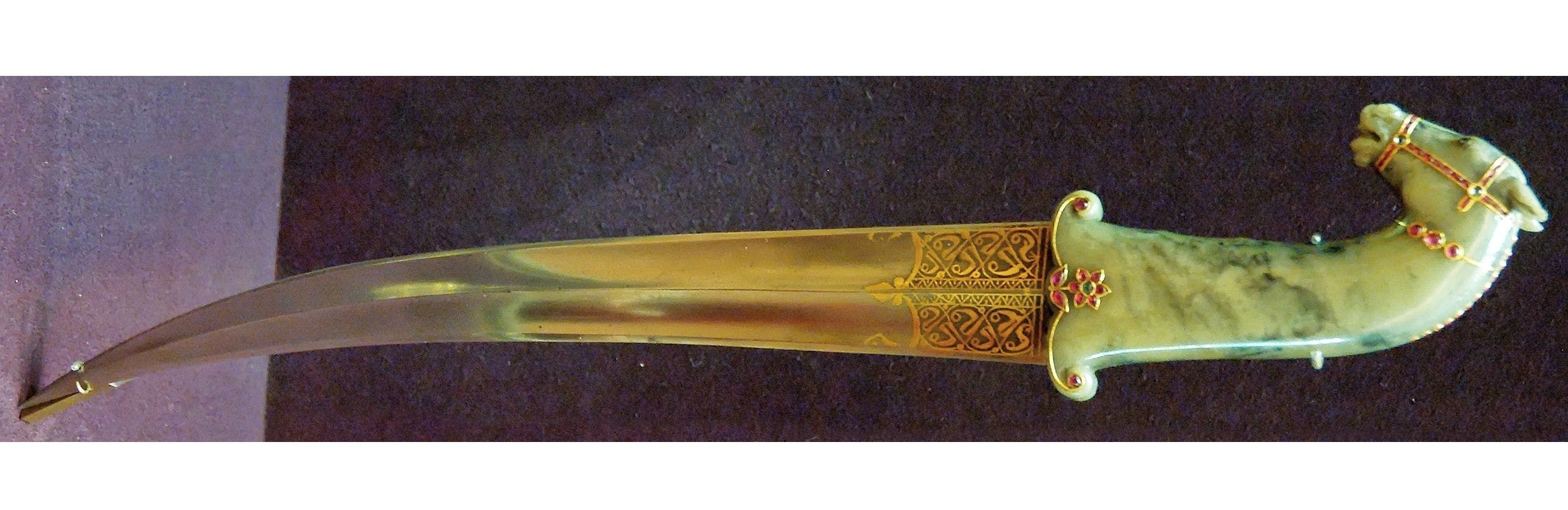 A Mughal dagger with a Damascus steel blade in the Louvre Museum