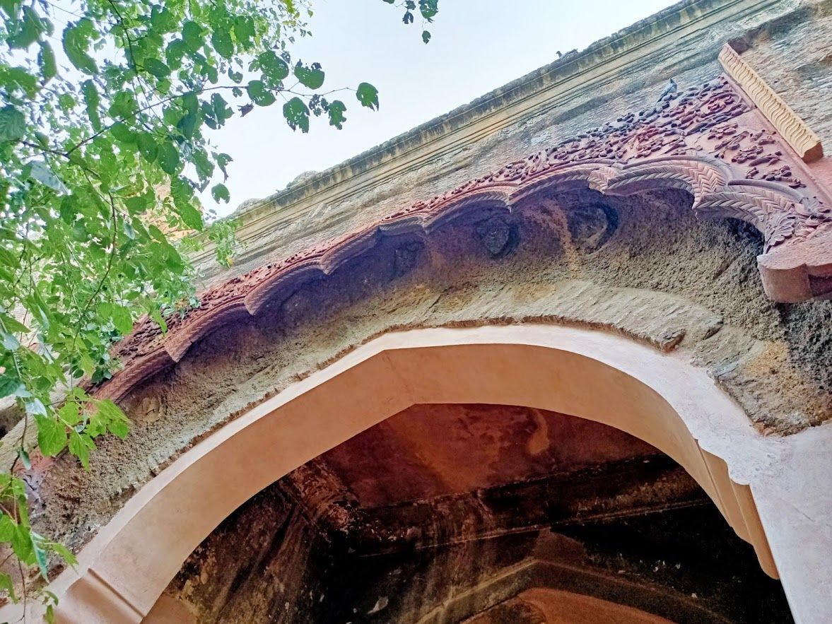 Stucco decoration of the Hathi Darwaza