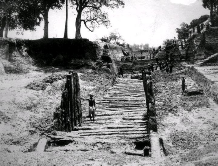 Mauryan remains of a wooden palissade at Bulandi Bagh site 