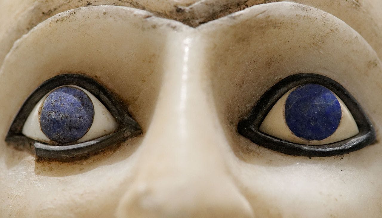 Eyes of Ebih II’s sculpture from ancient Sumeria