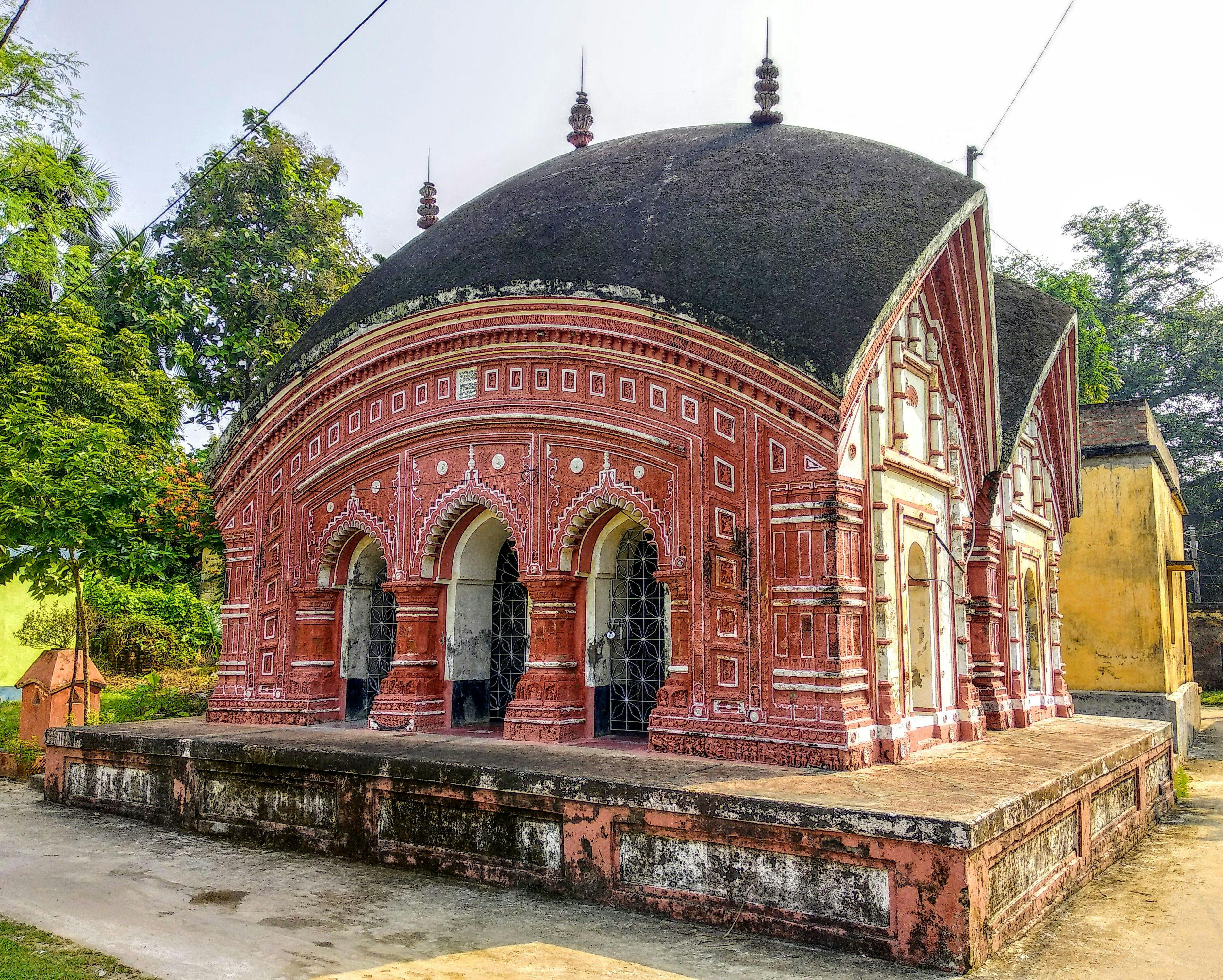 The 326-year-old Jora Bangla Temple of the Mitra Mustafi family in Ula-Birnagar