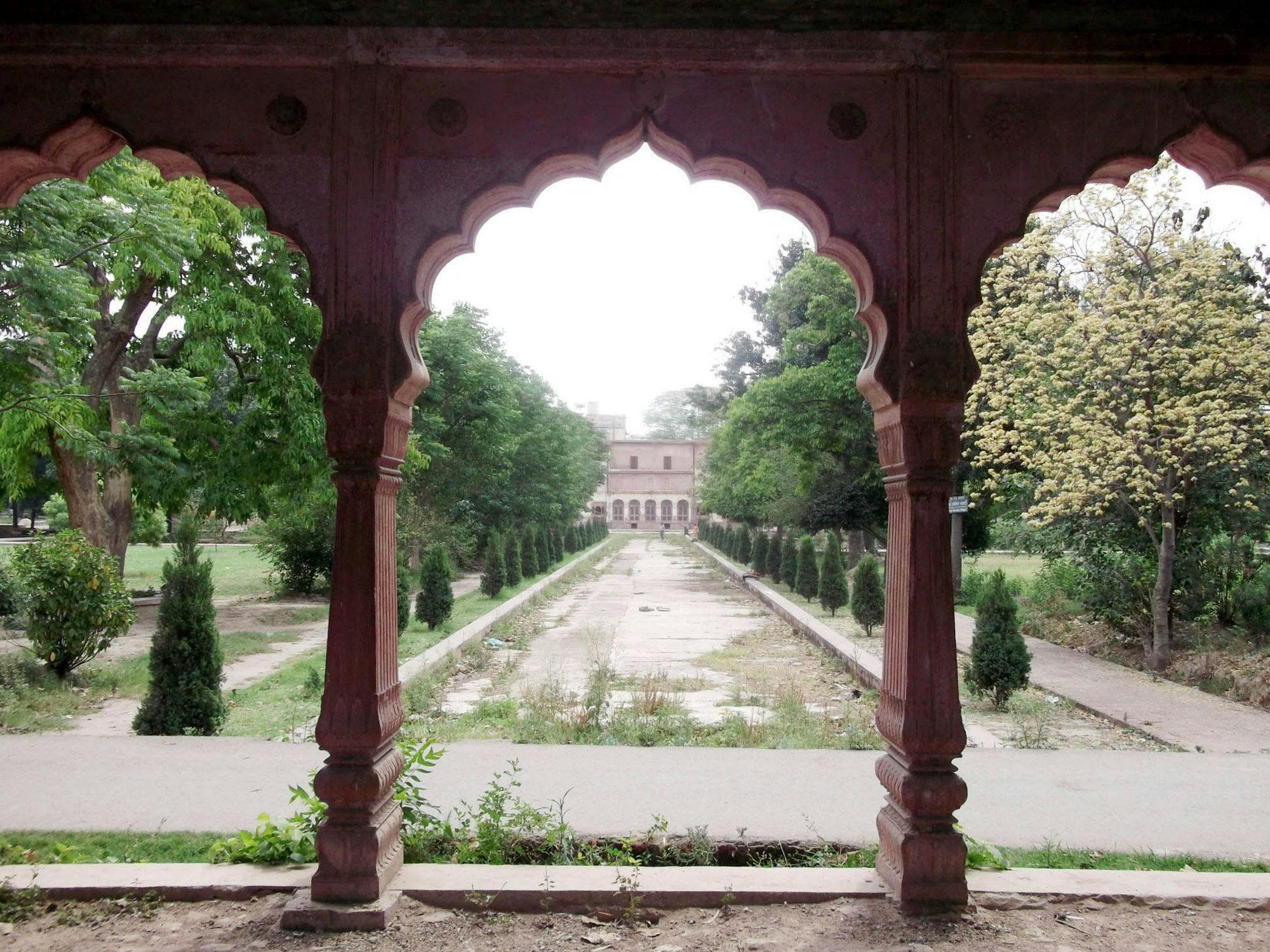 09_View of Ranjit Singh's Palace and once fountain line from Jal Baradari
