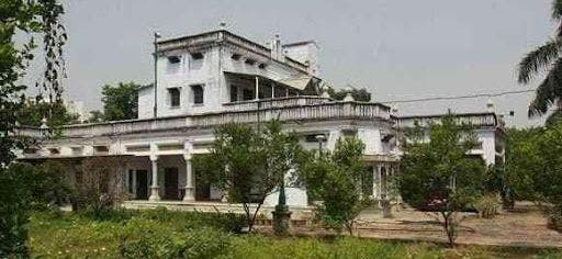 Dashdwar- Bachchan’s house in Allahabad, where he lived on rent.
