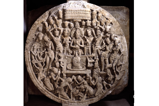 Nagas led by their King Mahakala/Kalika worshipping the reliquary of the Buddha, medallion from Amravati