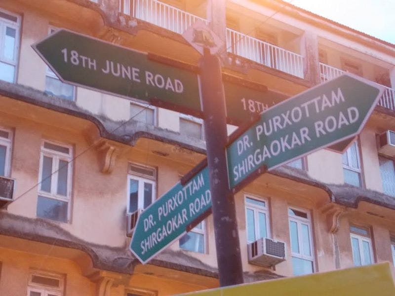 Street sign for 18th June Road, Goa | Wikimedia Commons