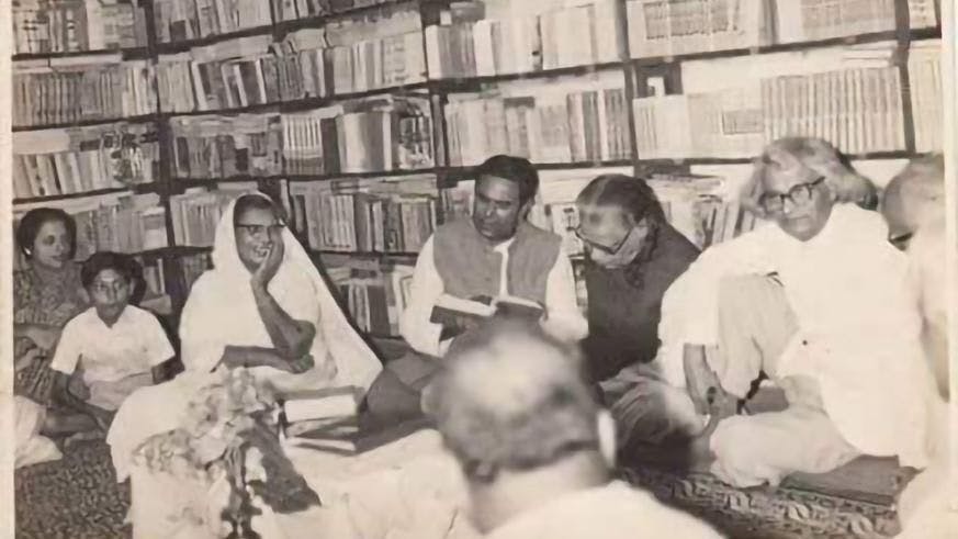 A meeting of Hindi litterateurs in Allahabad, with Mahadevi Verma and Pant