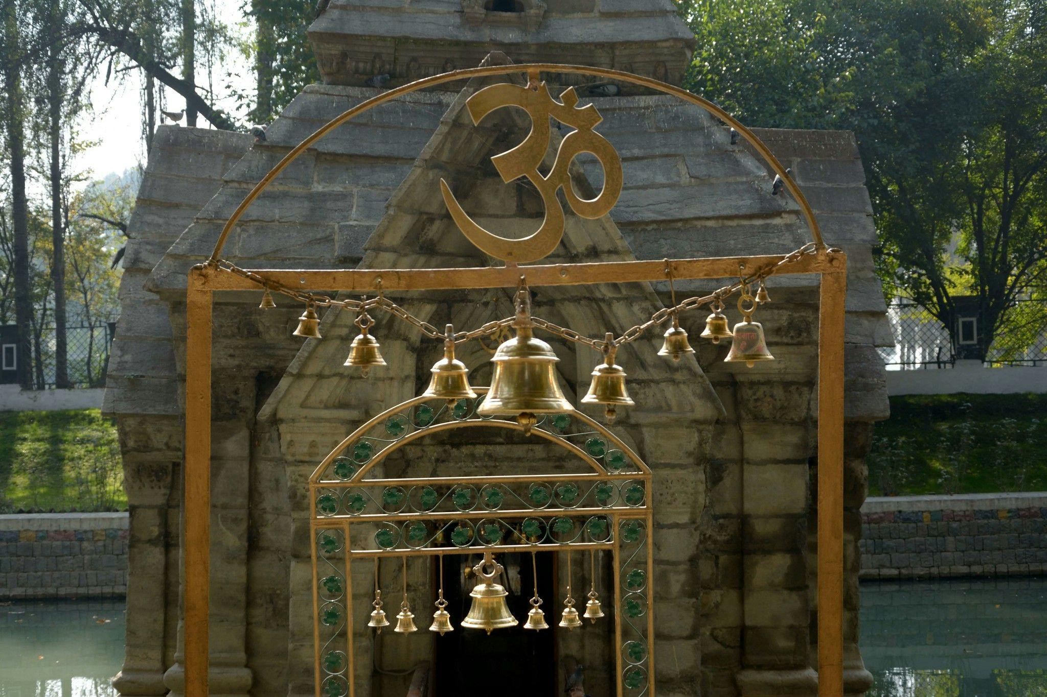 Pandrethan temple entrance