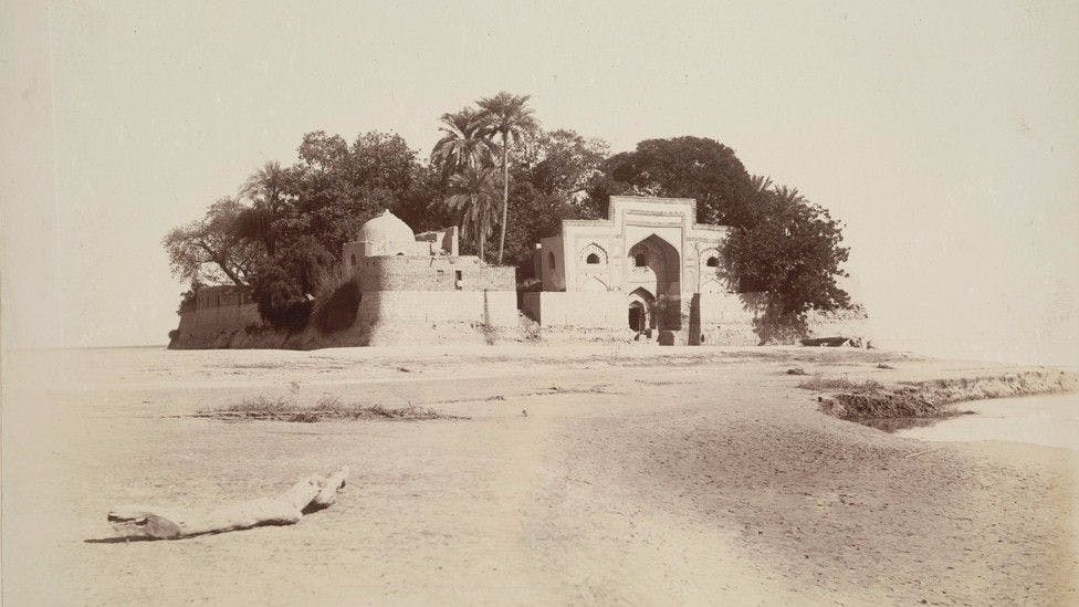 Photograph of the Shrine of Zinda Pir at Sukkur in the Shikarpur District of Sindh in Pakistan, circa 1896-9