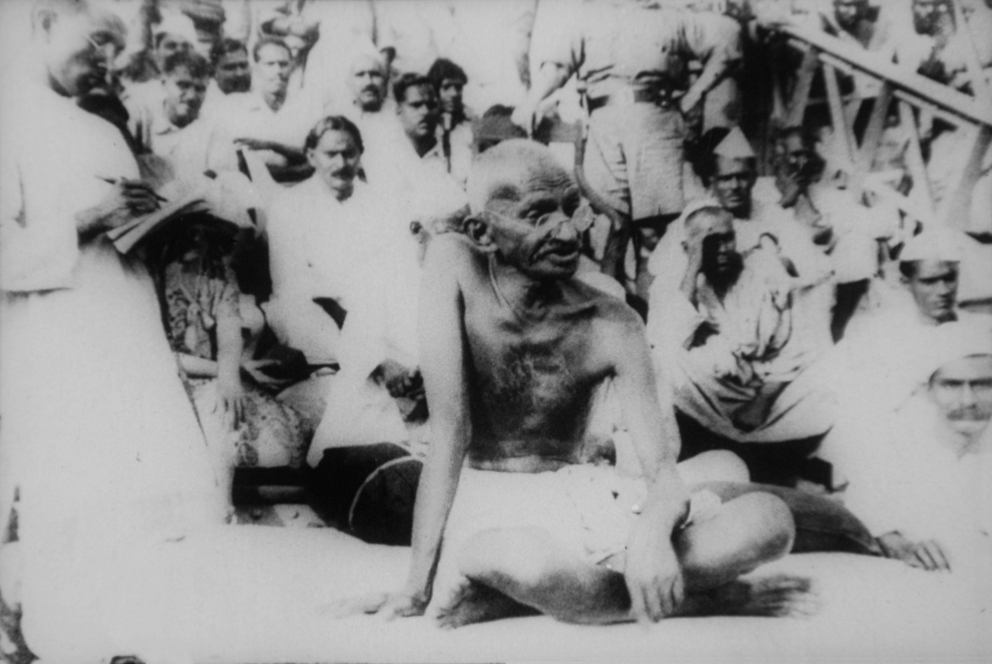 Mahatma Gandhi in Bihar after the 1934 Nepal-Bihar Earthquake