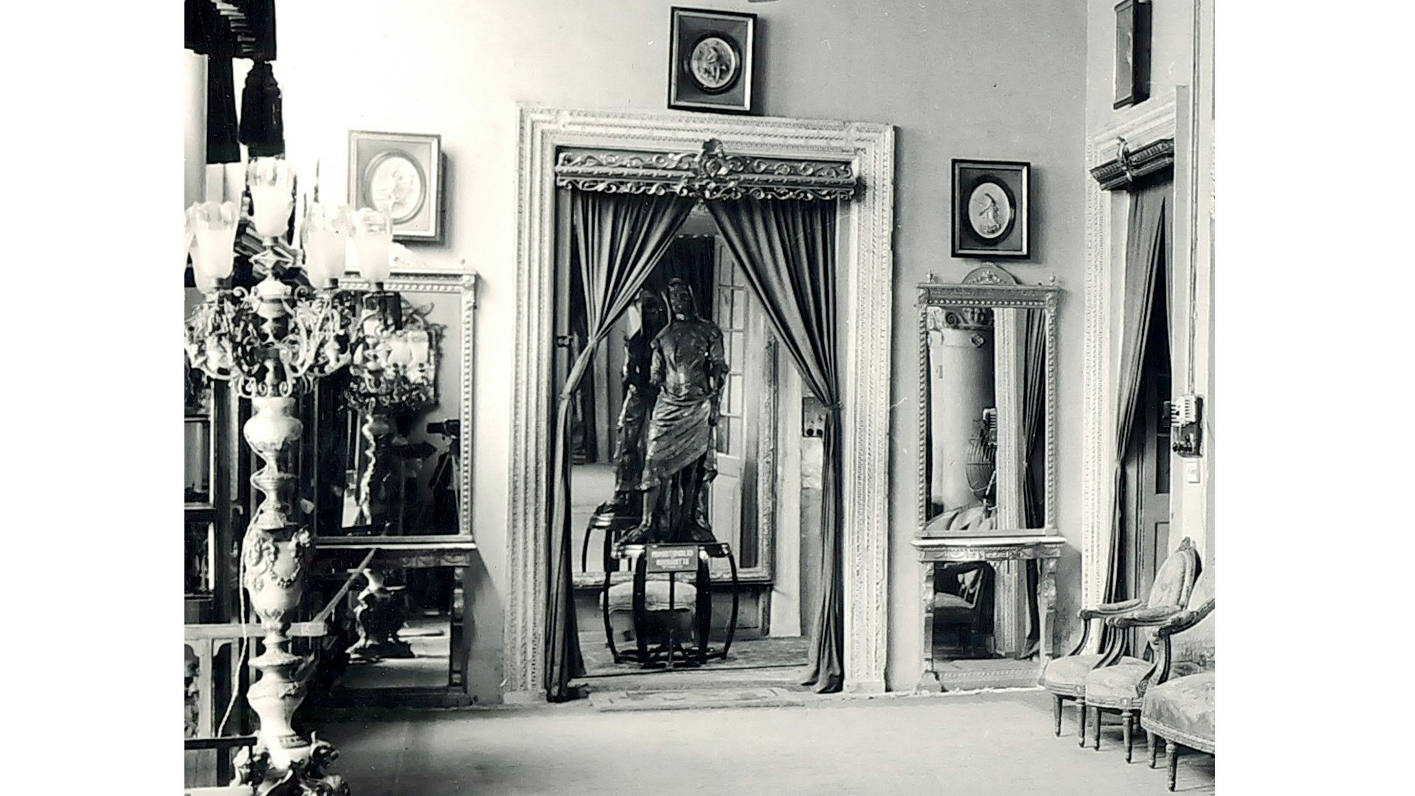 The Double-statue at the French Room in Dewan Deodi (1951-1968)