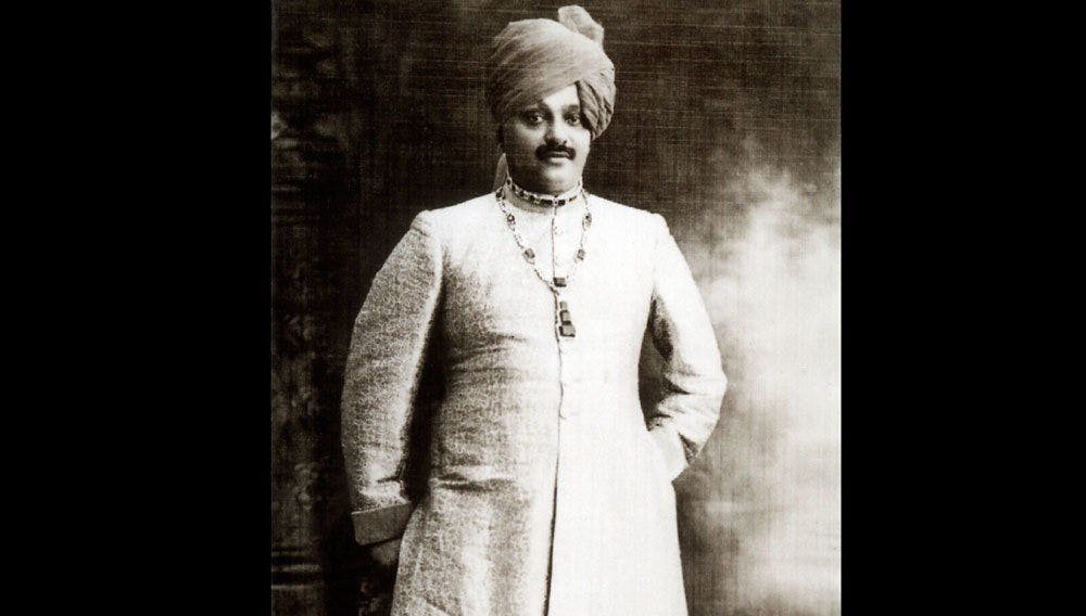 The Maharaja of Nawanagar wearing a typically lavish 1926 Cartier necklace with emeralds and diamonds 