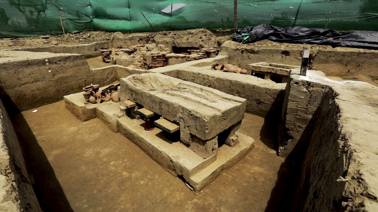 Excavation of 4000 year old site of Sanauli, near Delhi