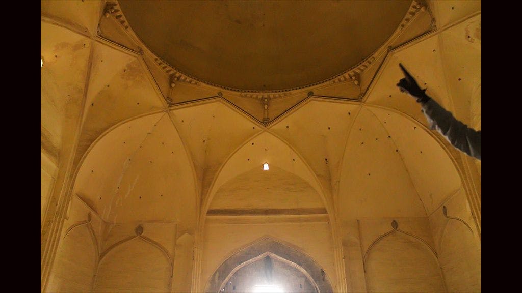 The pendentives created by the arches and the ‘whispering gallery’ above