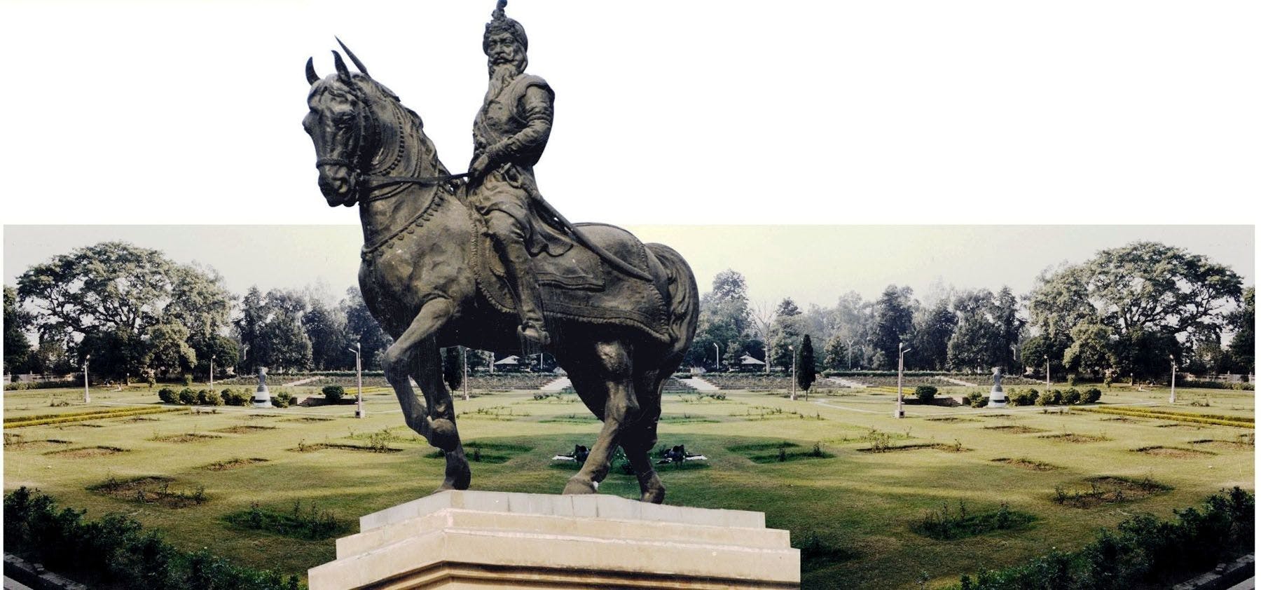 23_Statue of Maharaja Ranjit Singh in Company Bagh