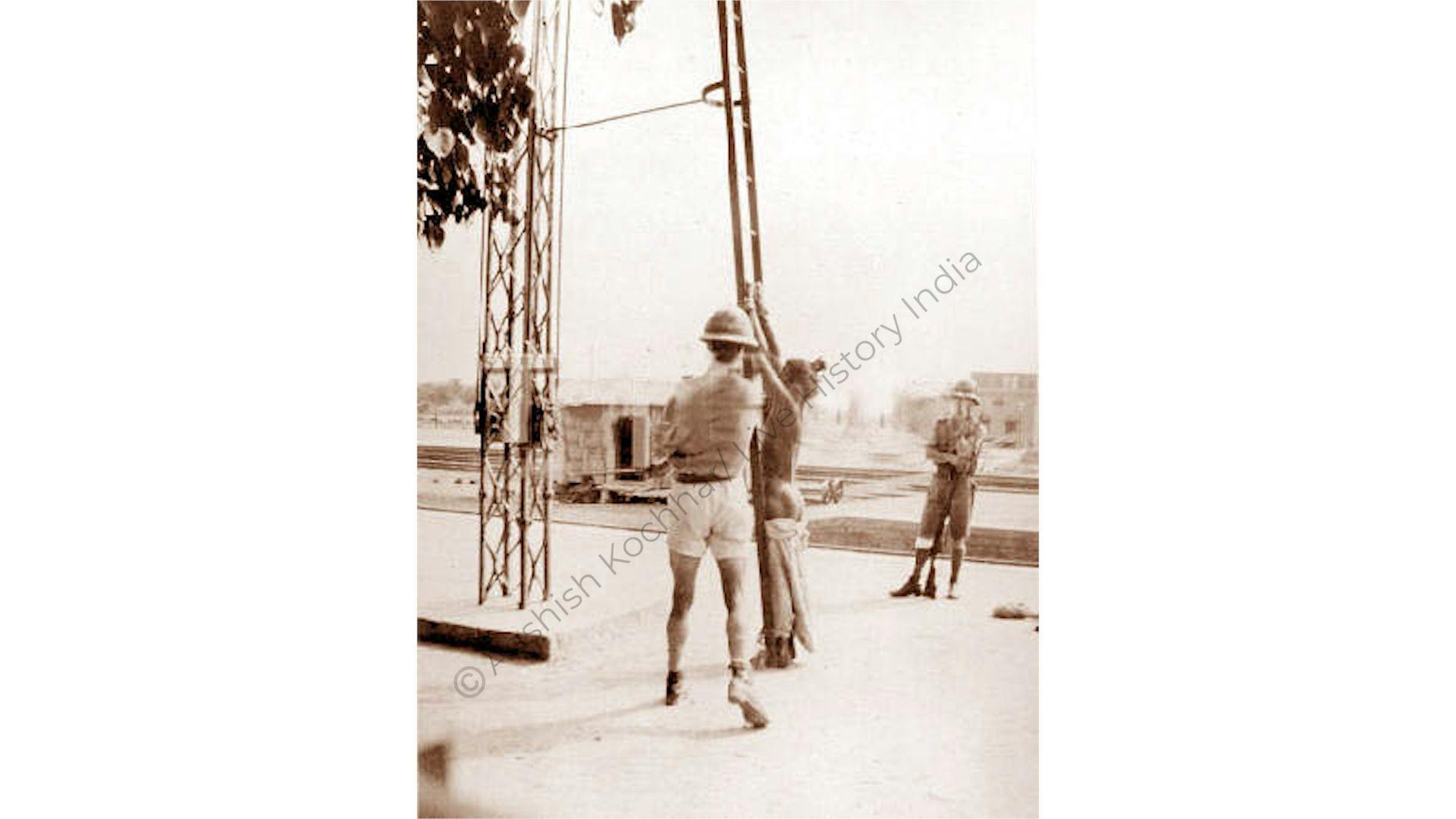 Flopping booth used for punishment (2)