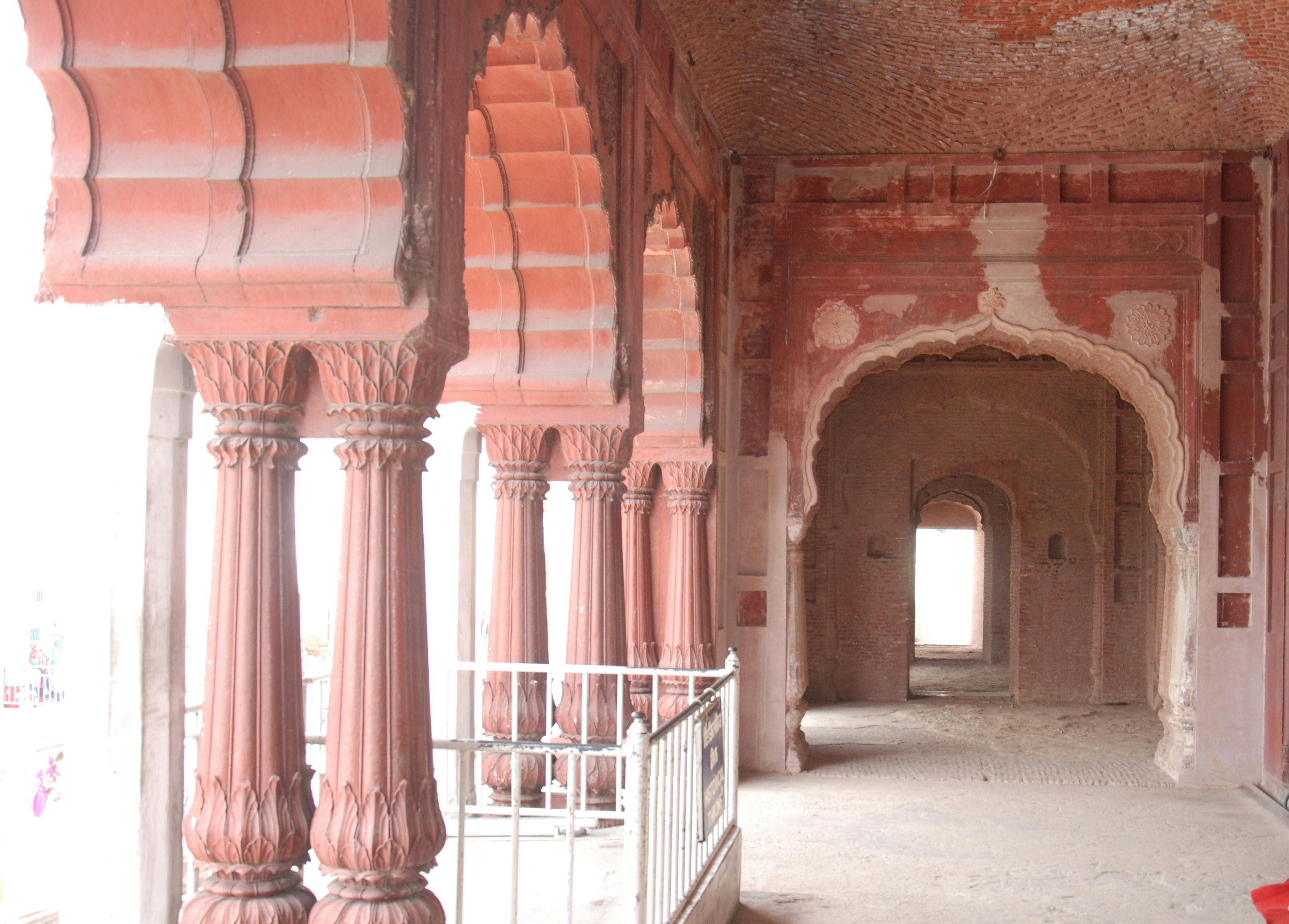 Throne and pillars from the Red Fort