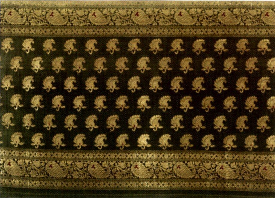 Sari with classic motifs in Zari
