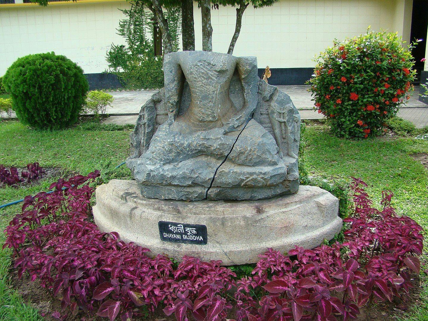 A broken sculpture recovered from the site, now at the Mahasthangarh Museum