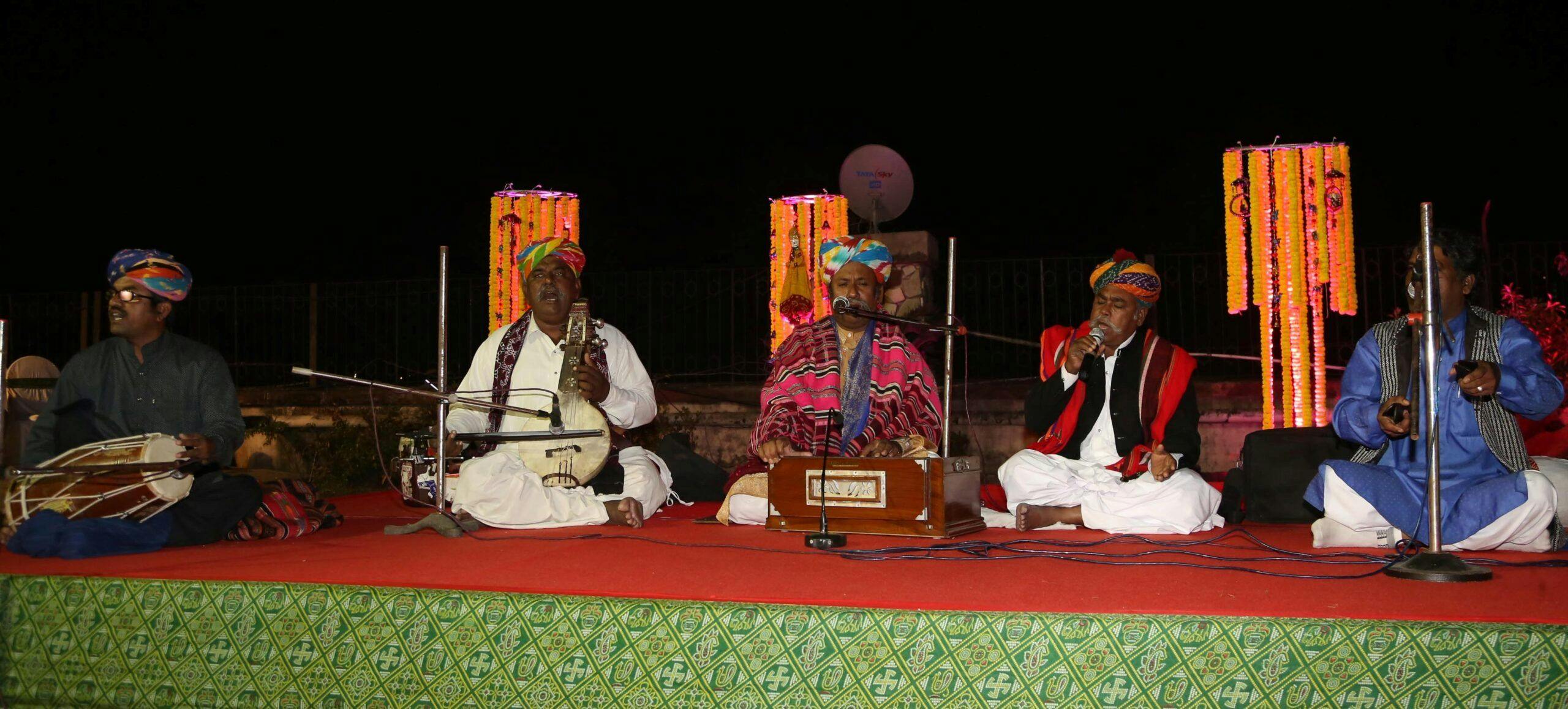 A private concert hosted by the author. L-R Firoz Khan on dholak, Ghewar Khan on kamaicha, Anwar Khan and Barkat Khan on vocals and Gazi Khan on Khartaal